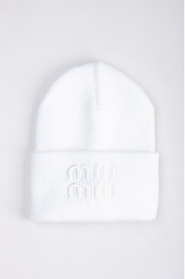 Шапка жіноча